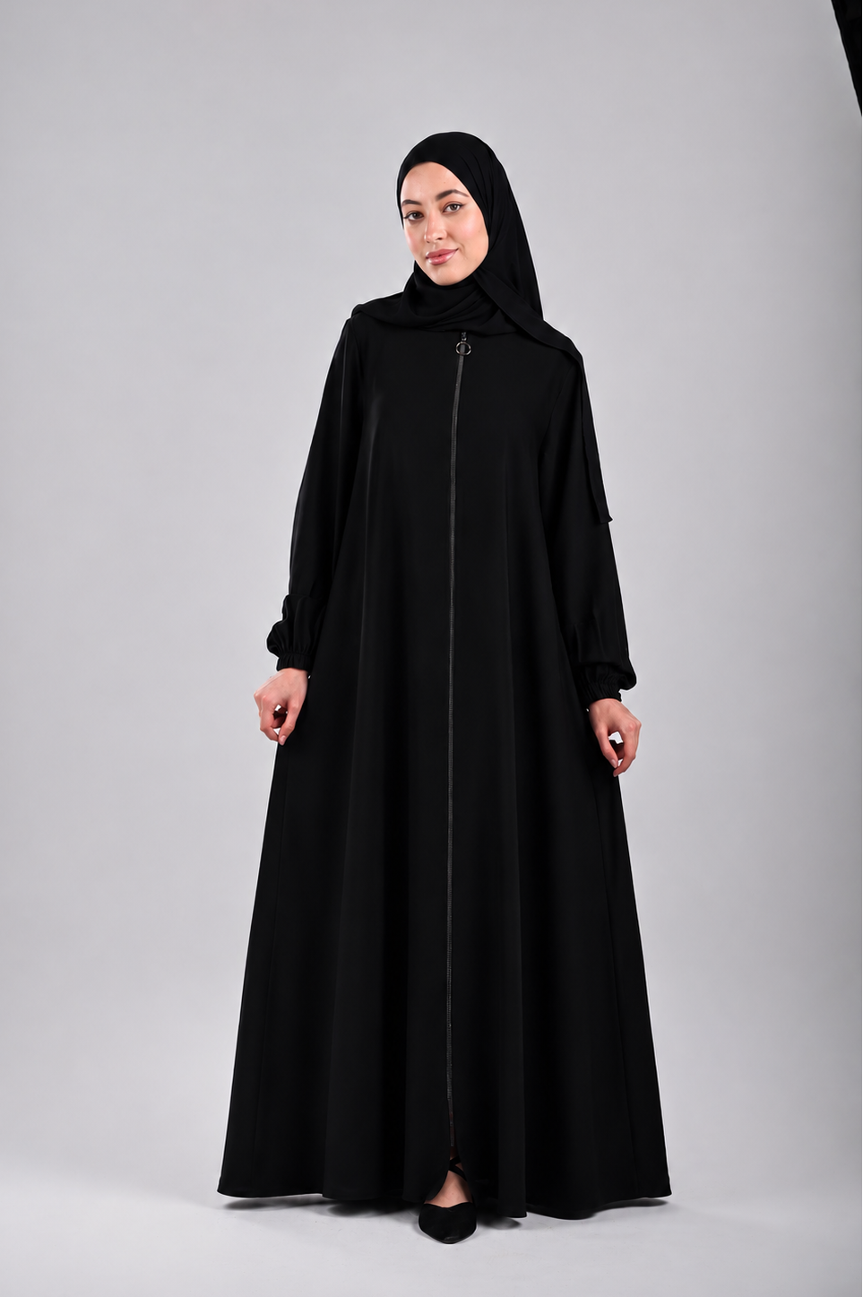 عباية كريب سادة بسحاب أمامي وقصة واسعة