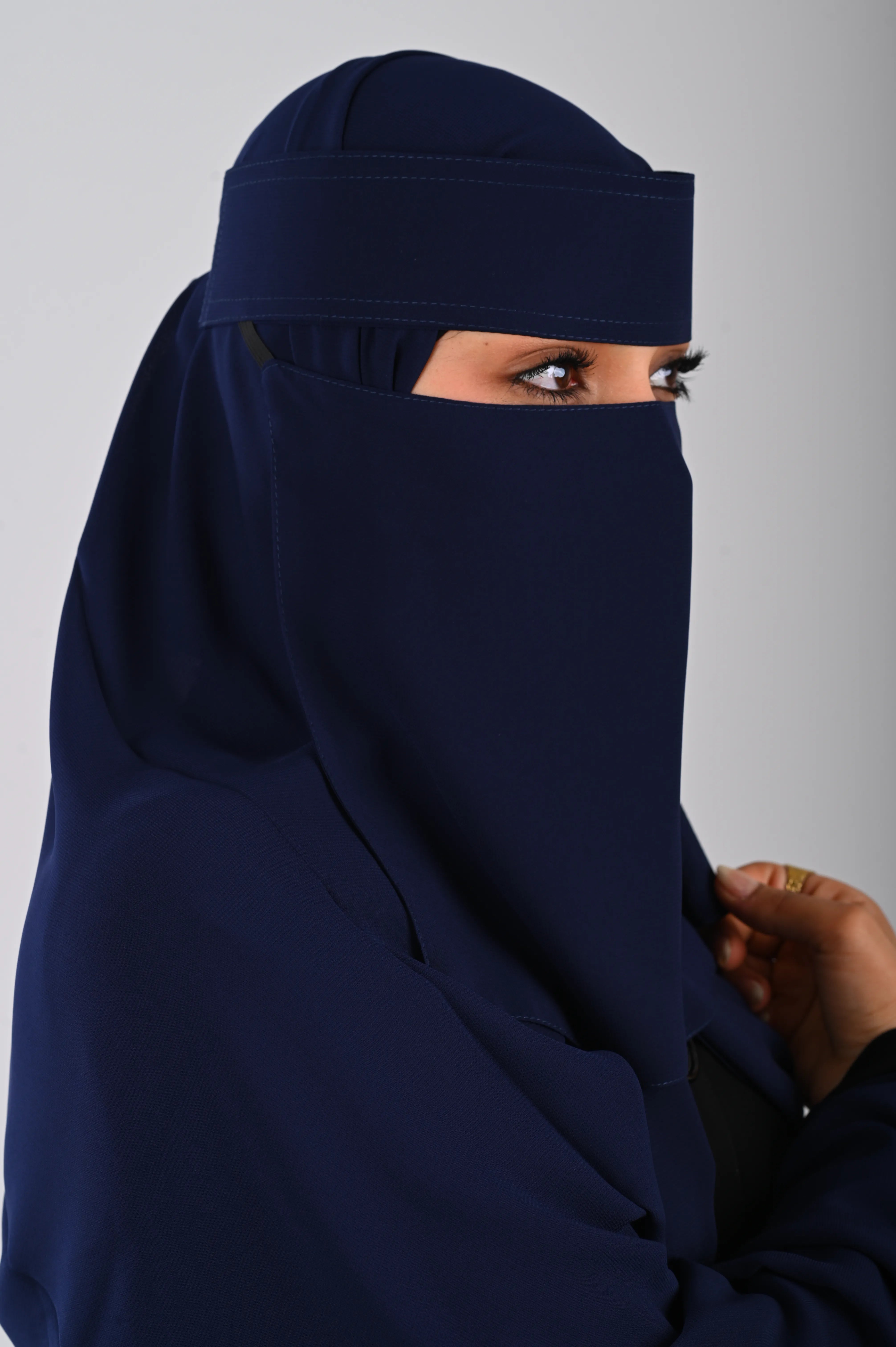 نقاب كحلي