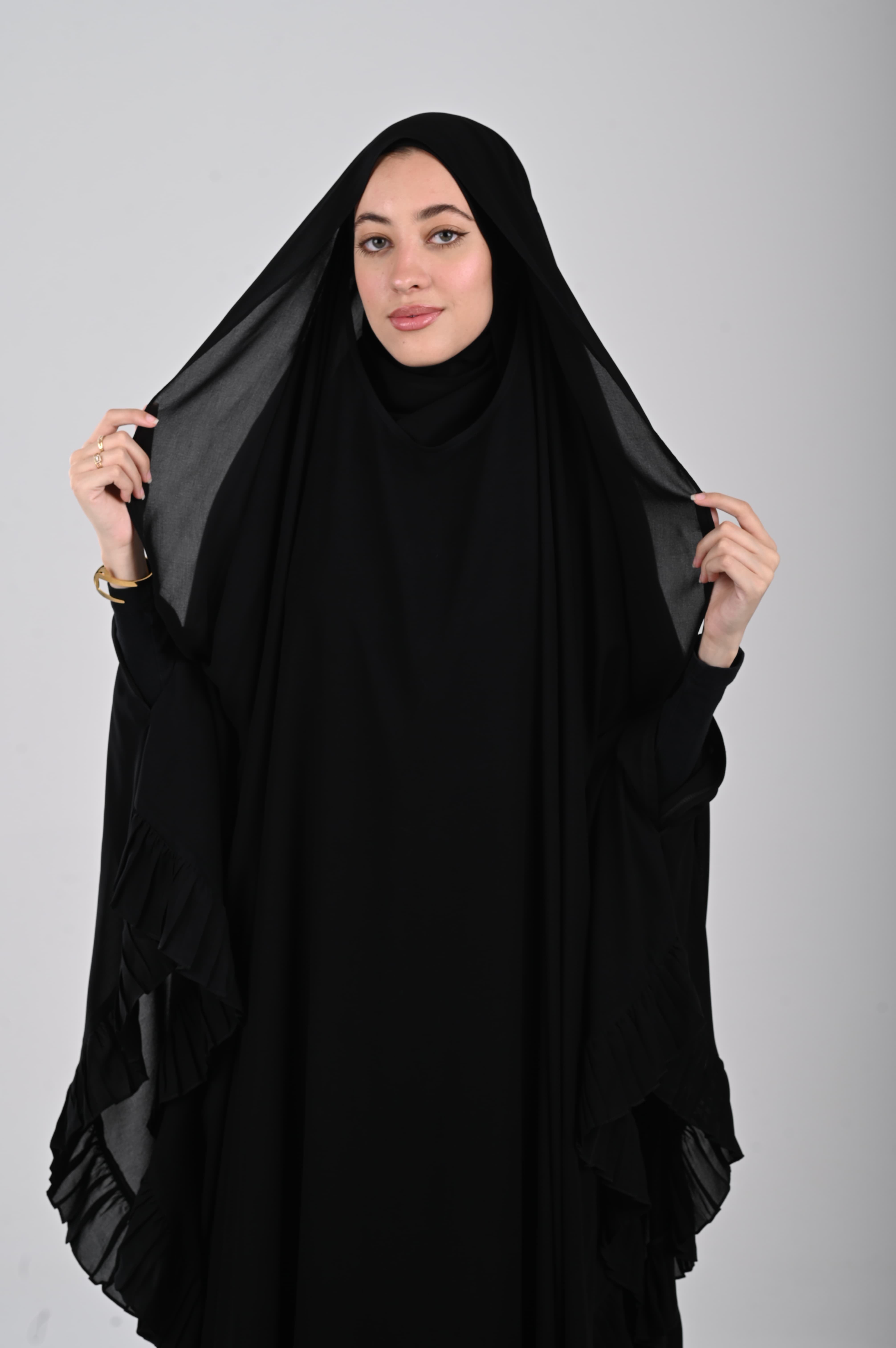 وشاح كرانيش أسود