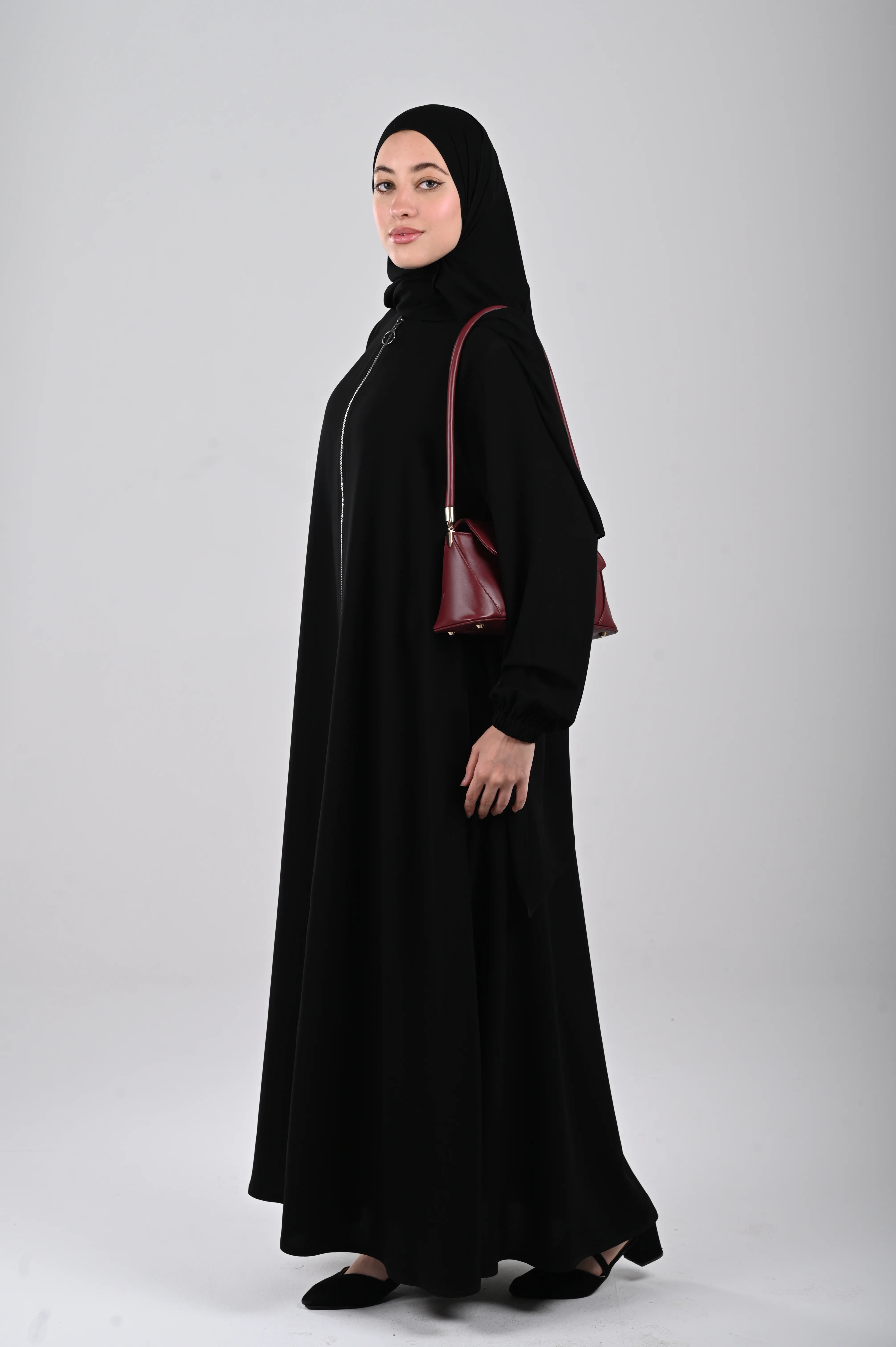عباية كريب سادة بسحاب أمامي وقصة واسعة