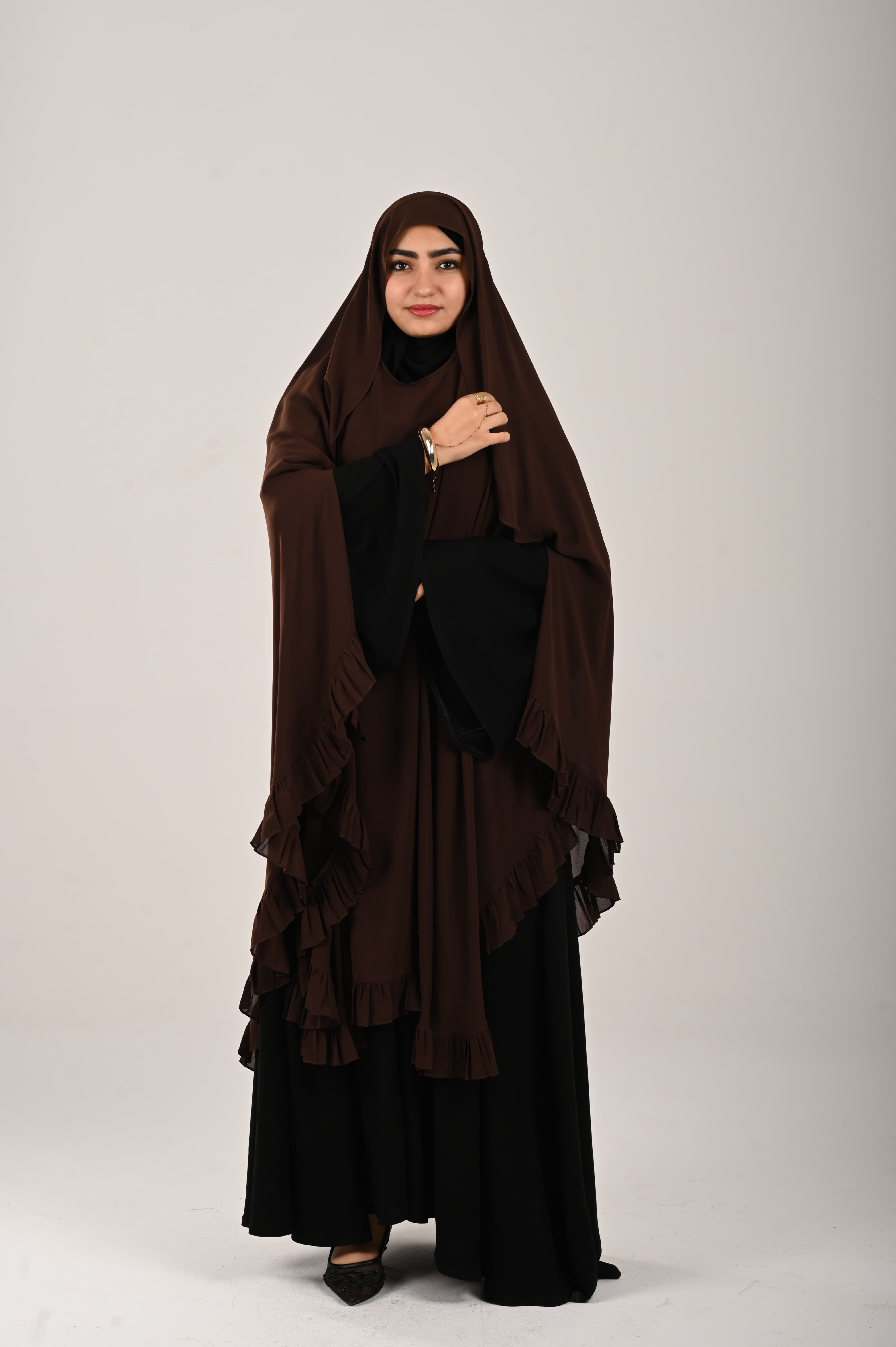 وشاح كرانيش بني غامق