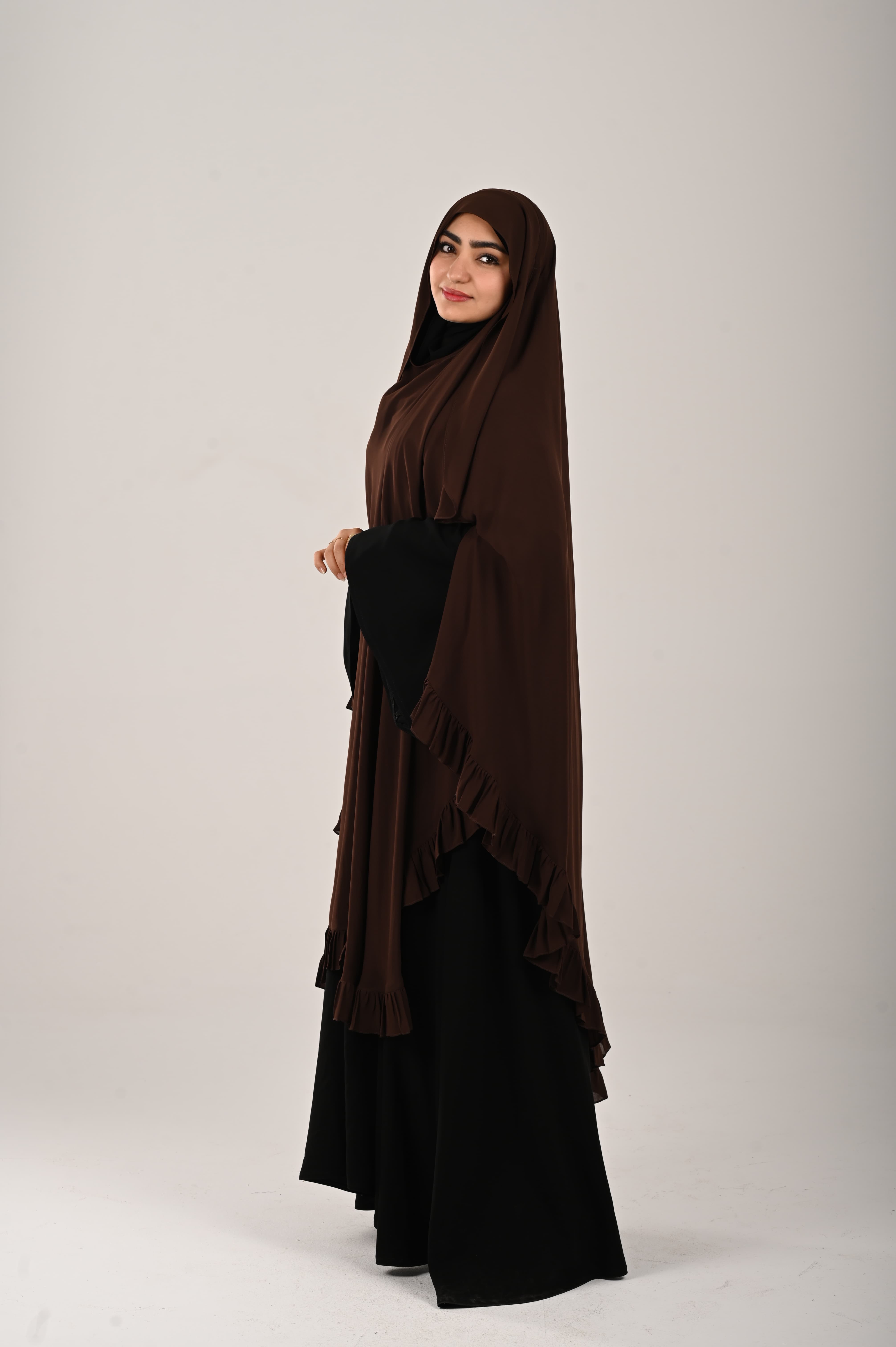 وشاح كرانيش بني غامق