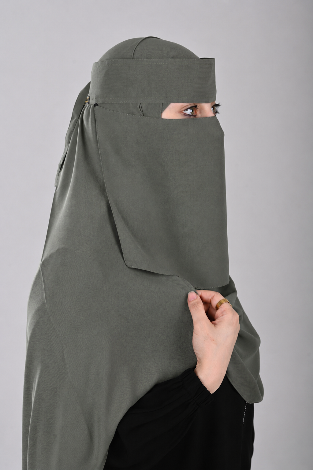 نقاب زيتوني