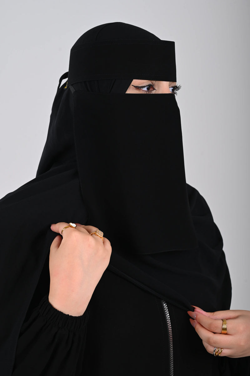 نقاب سعودي أسود