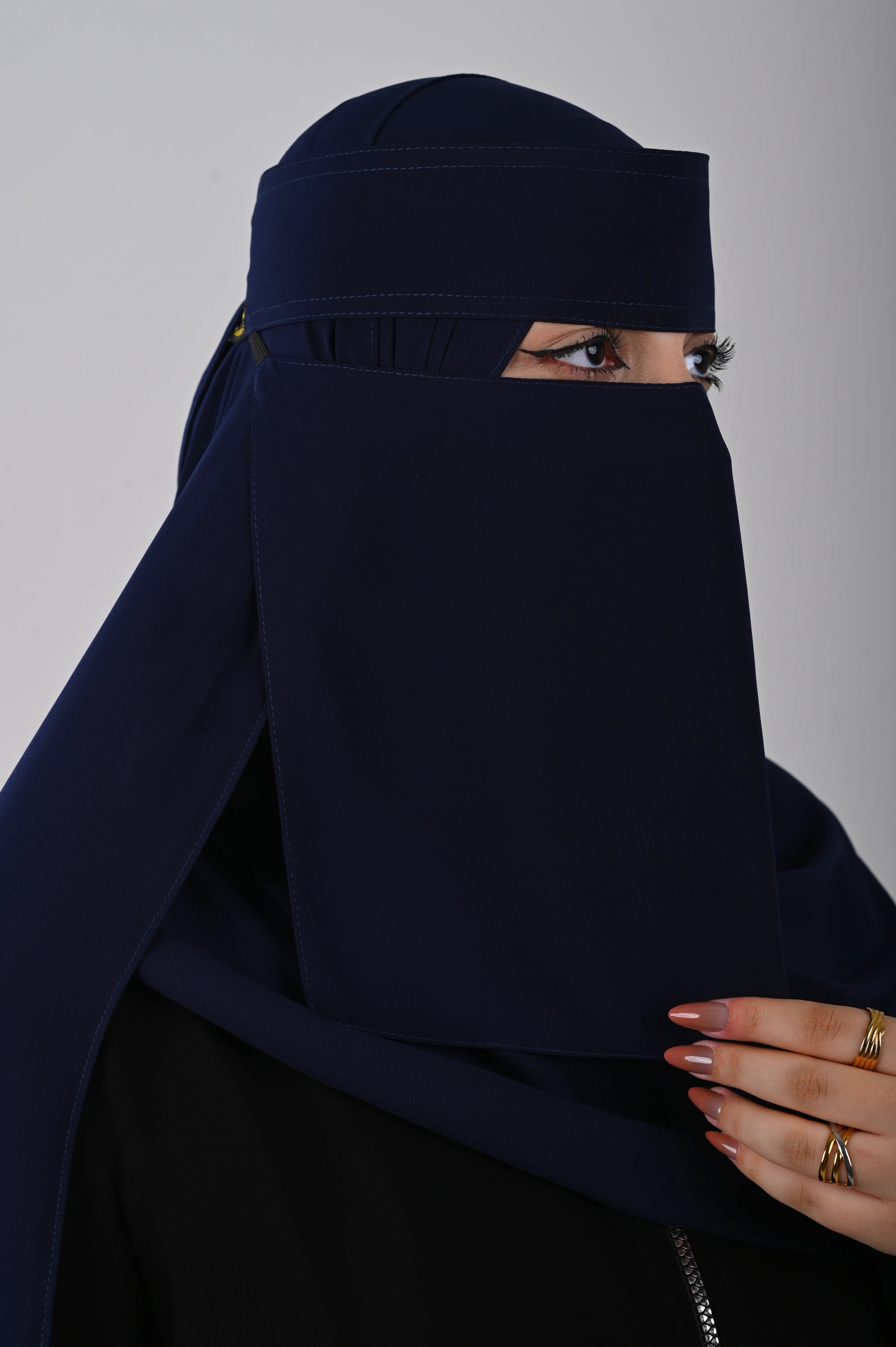 نقاب كحلي