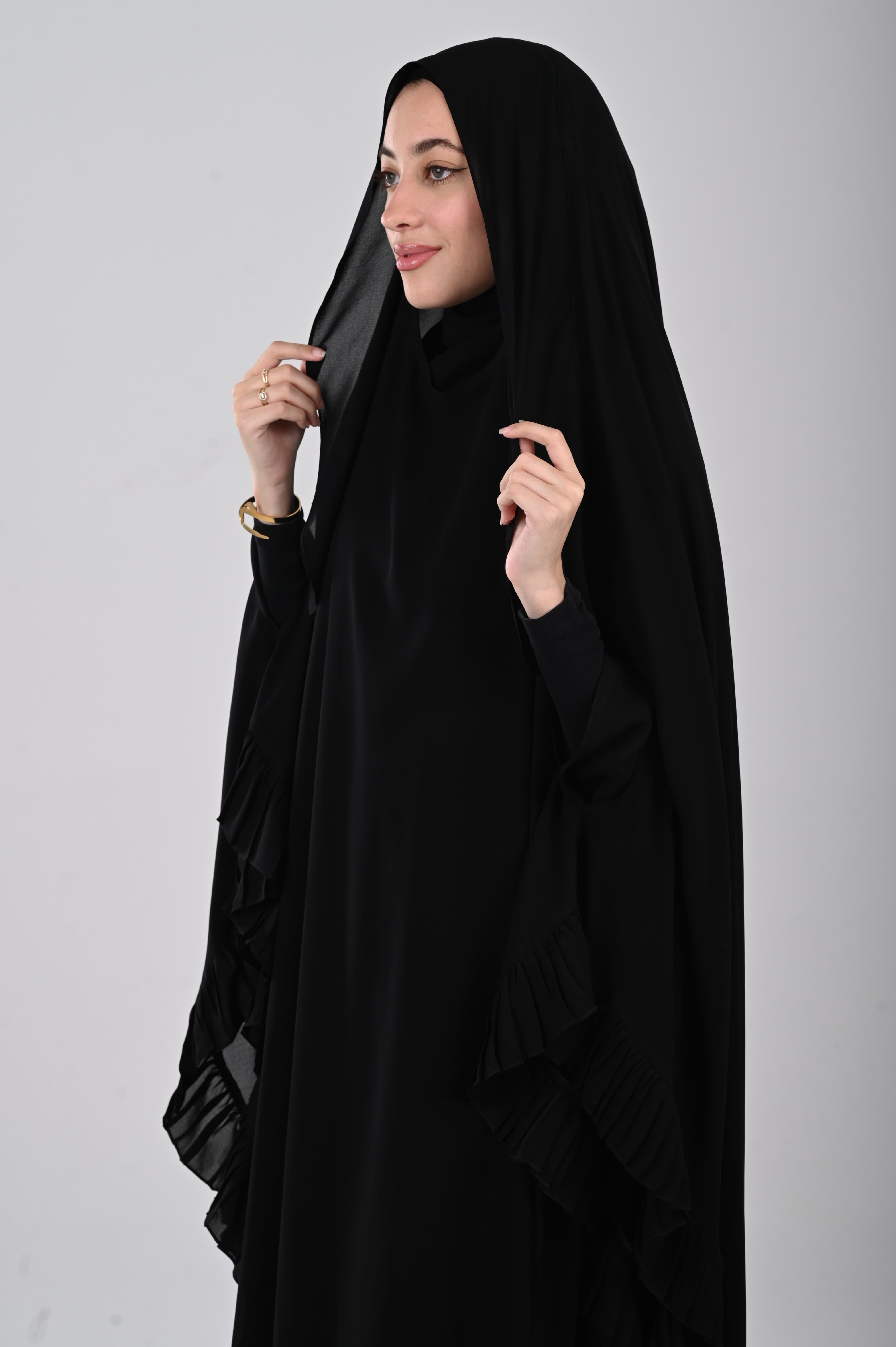 وشاح كرانيش أسود