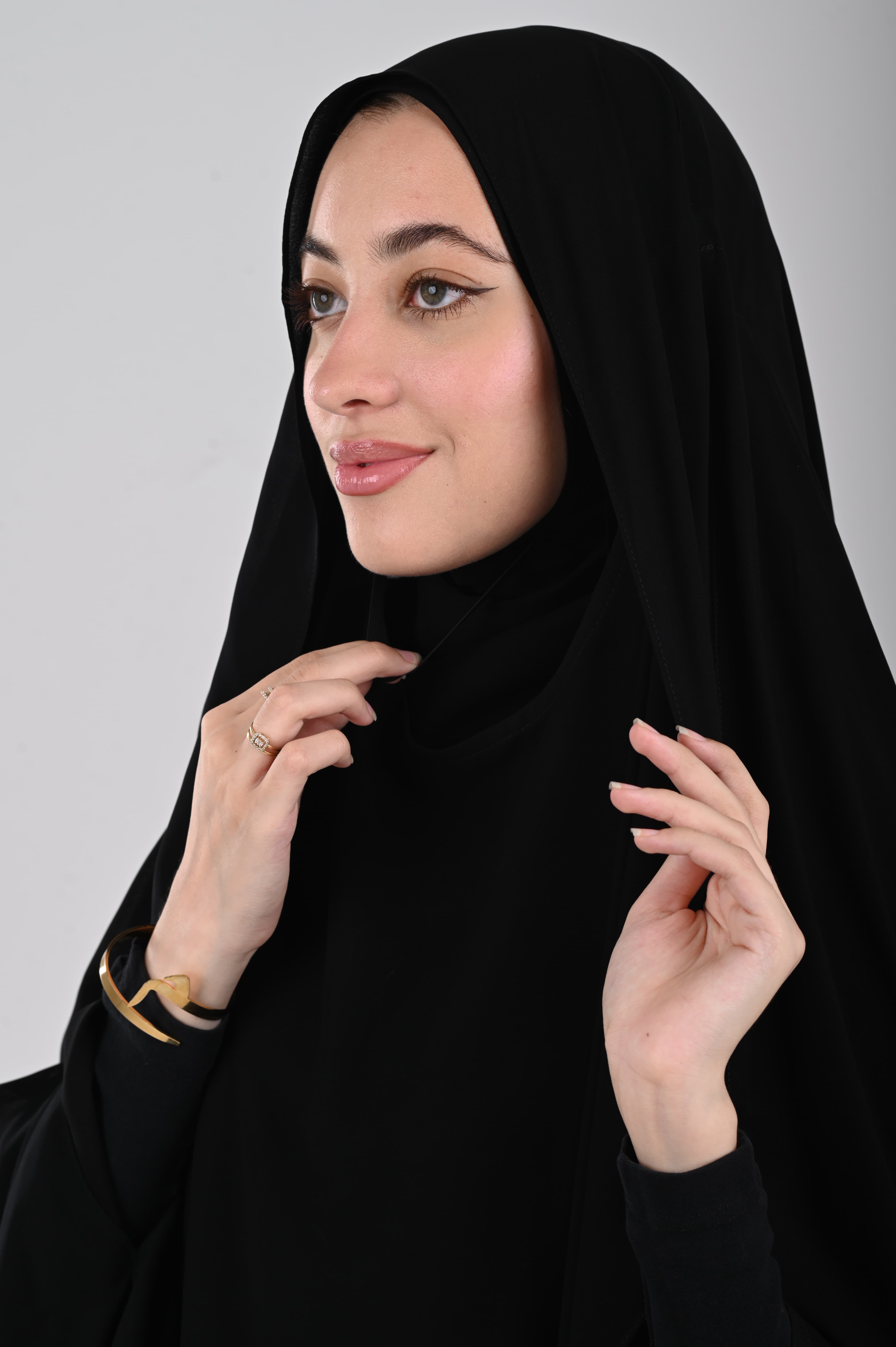 وشاح كرانيش أسود