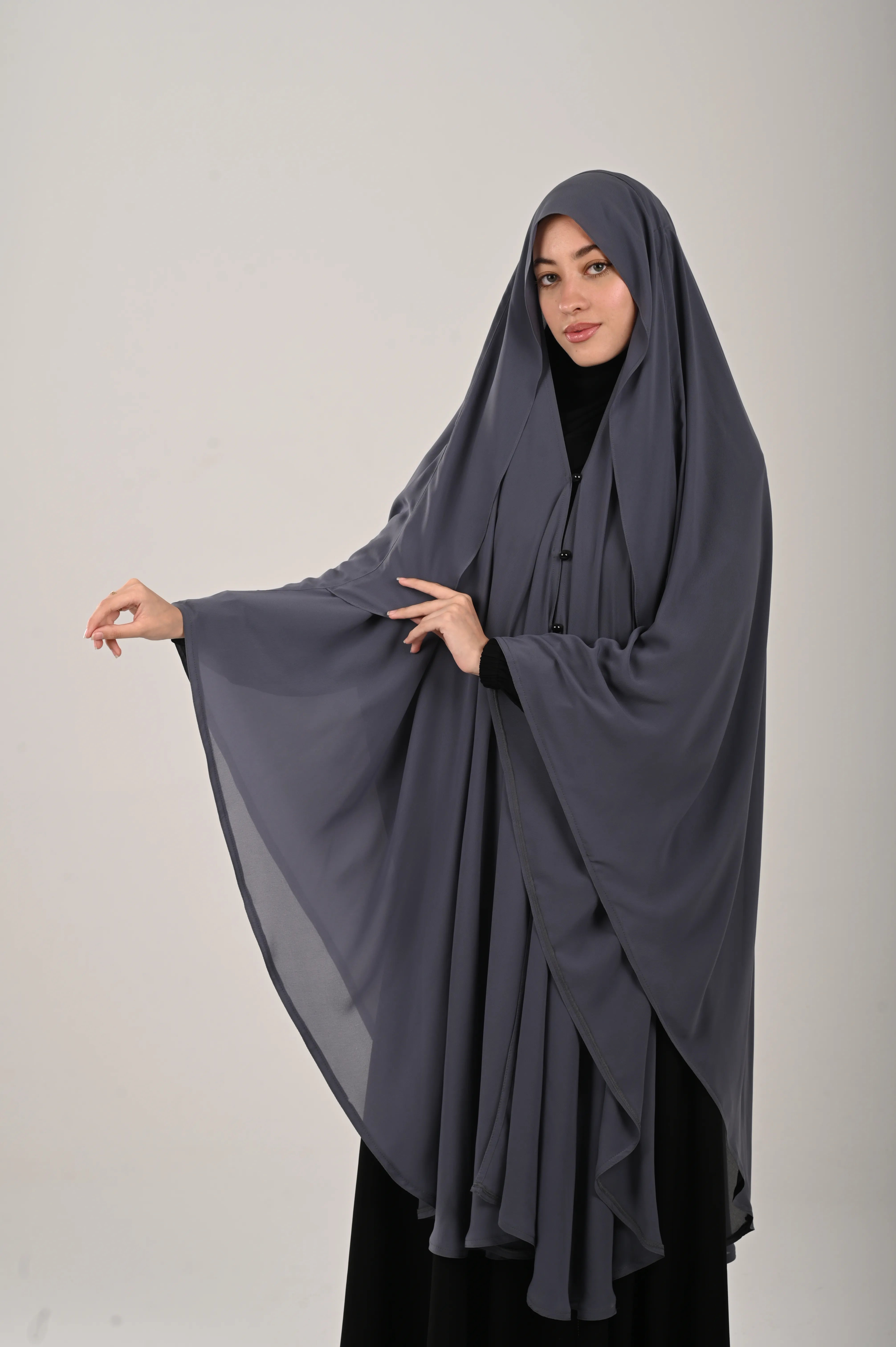 وشاح رمادي
