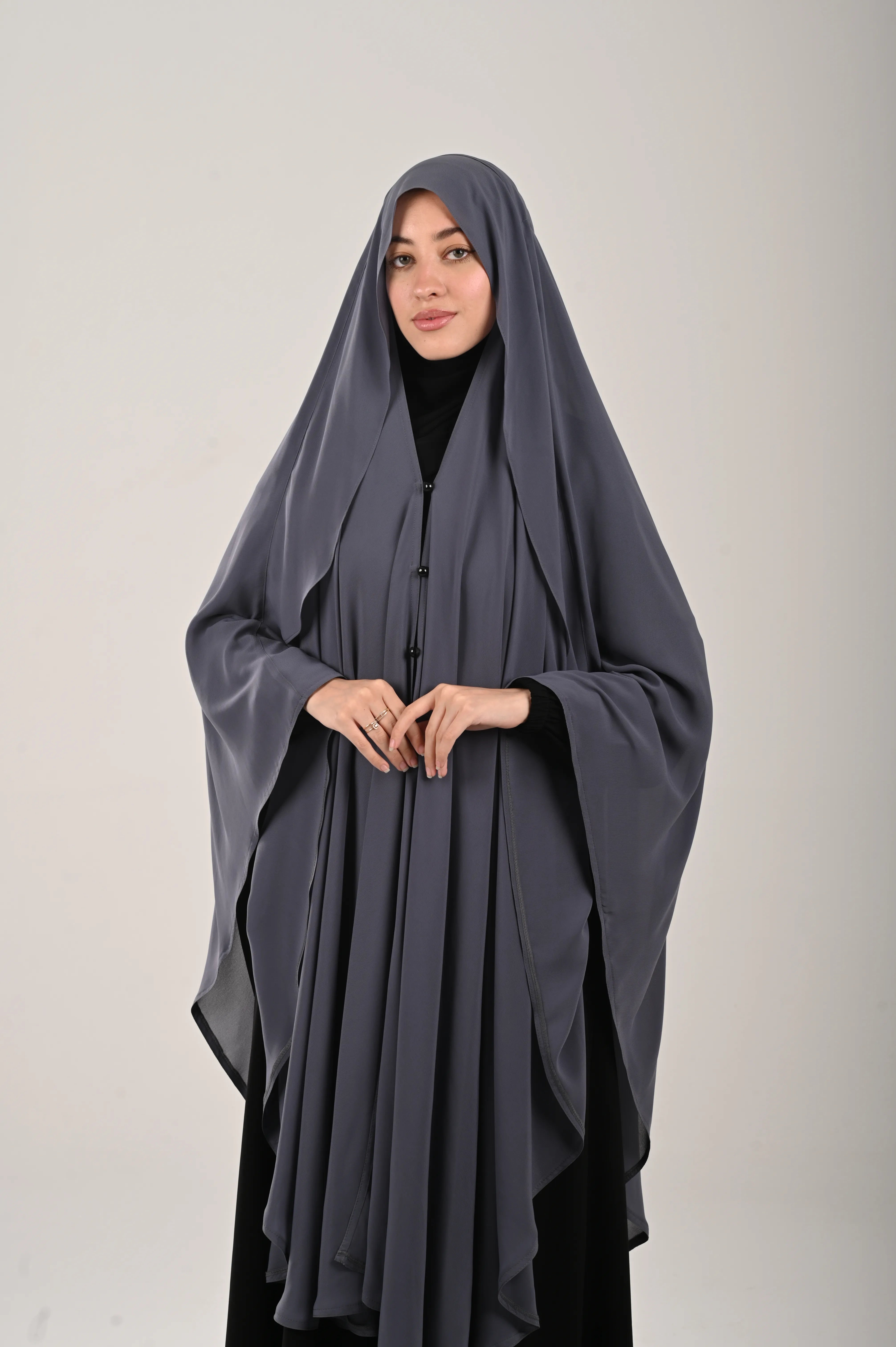 وشاح رمادي