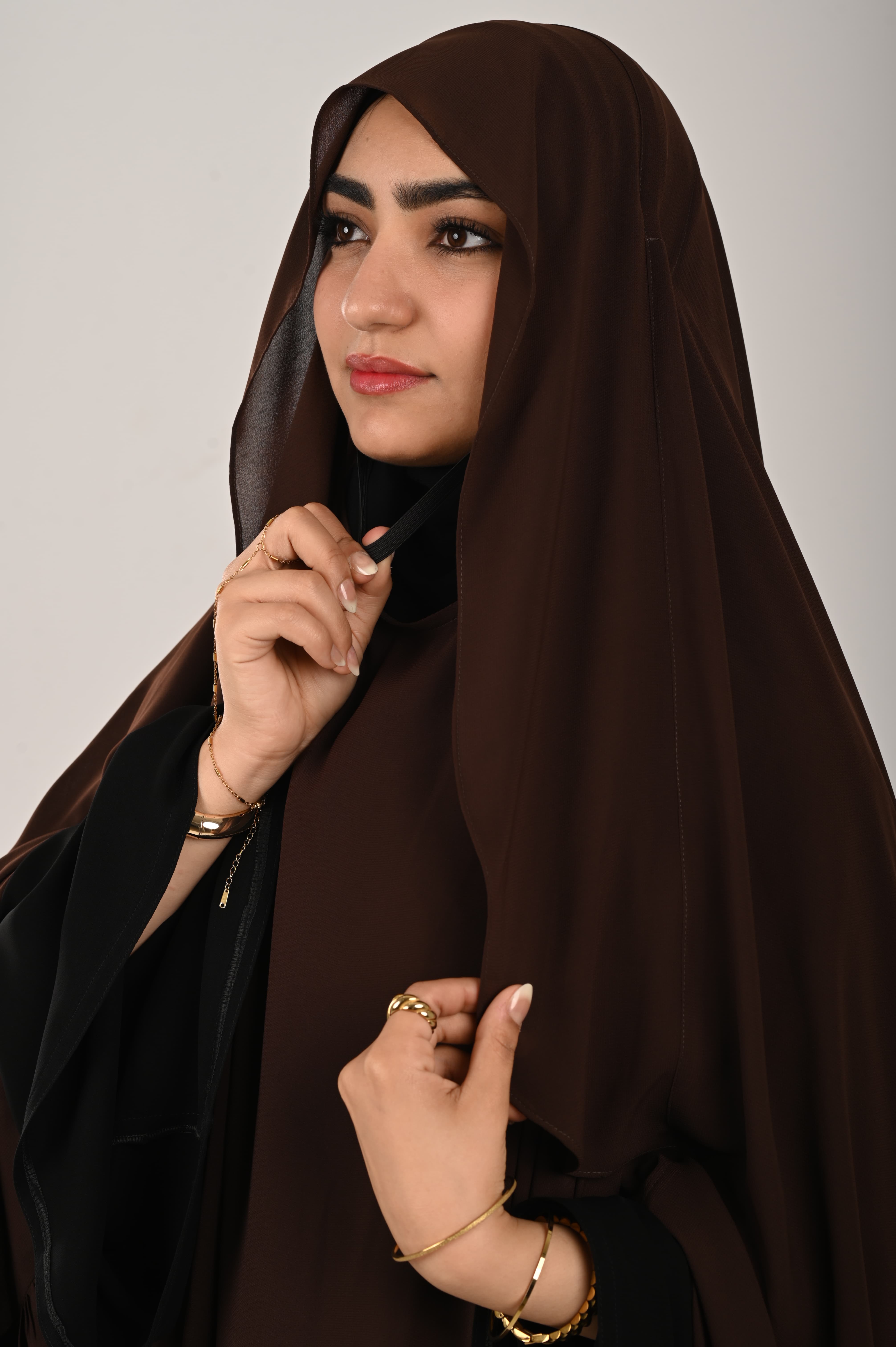 وشاح كرانيش بني غامق