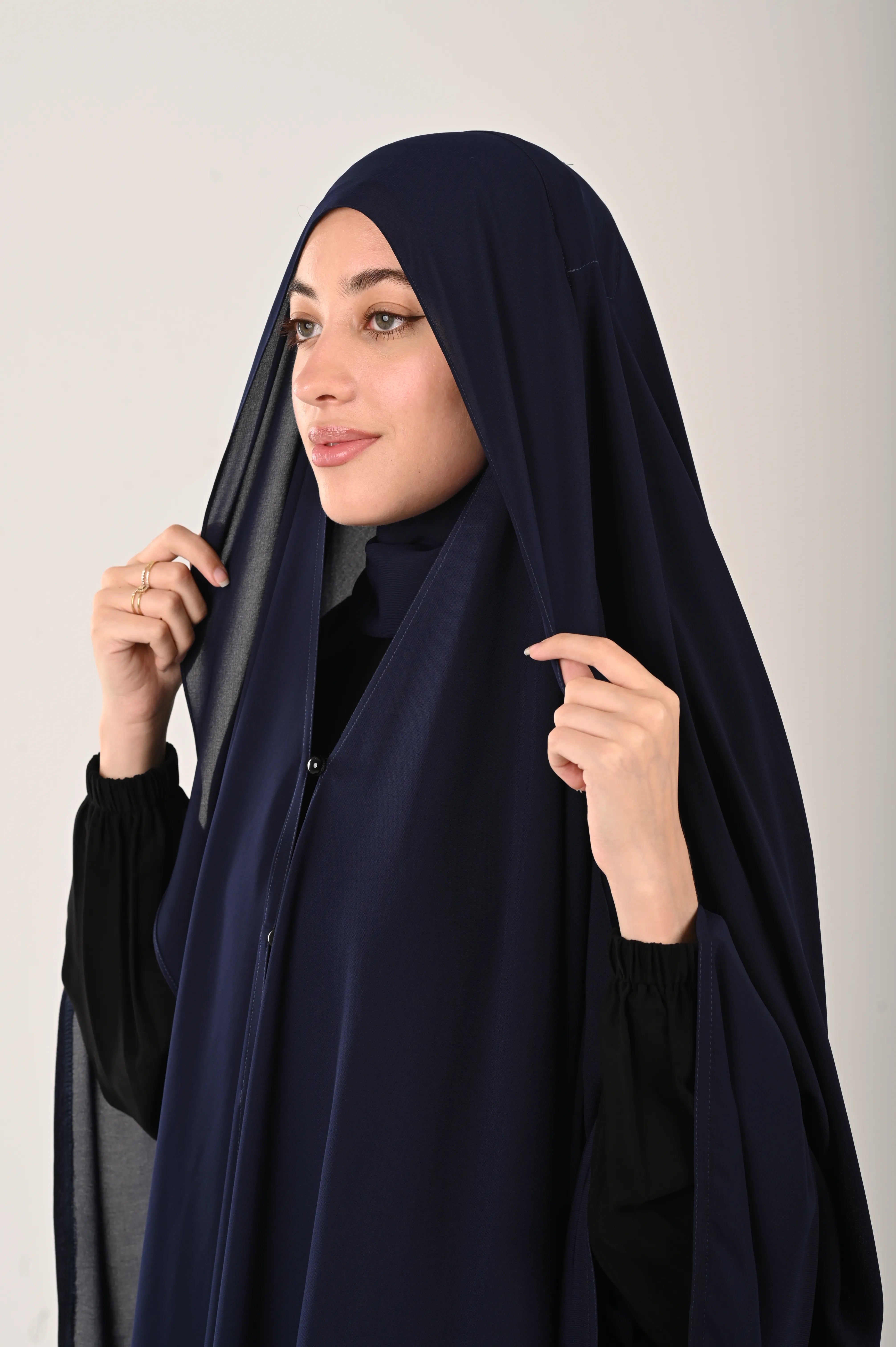 وشاح كحلي