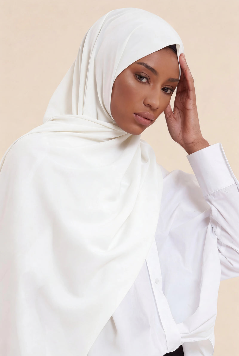 حجاب شيفون أبيض خفيف وانسيابي