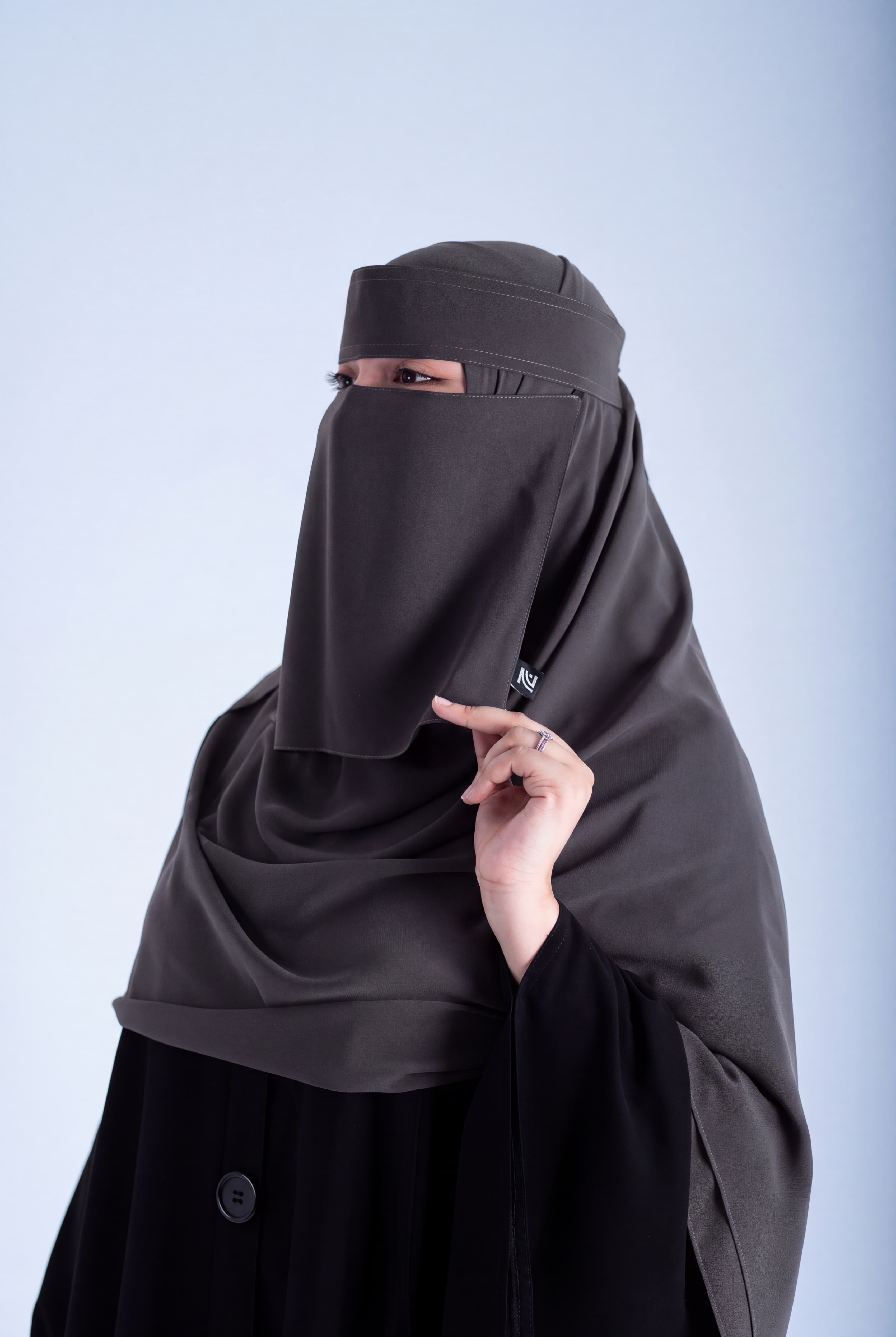 نقاب رمادي سموك